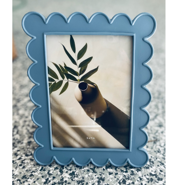 Sagebrook Home Polyresin Scalloped Frame