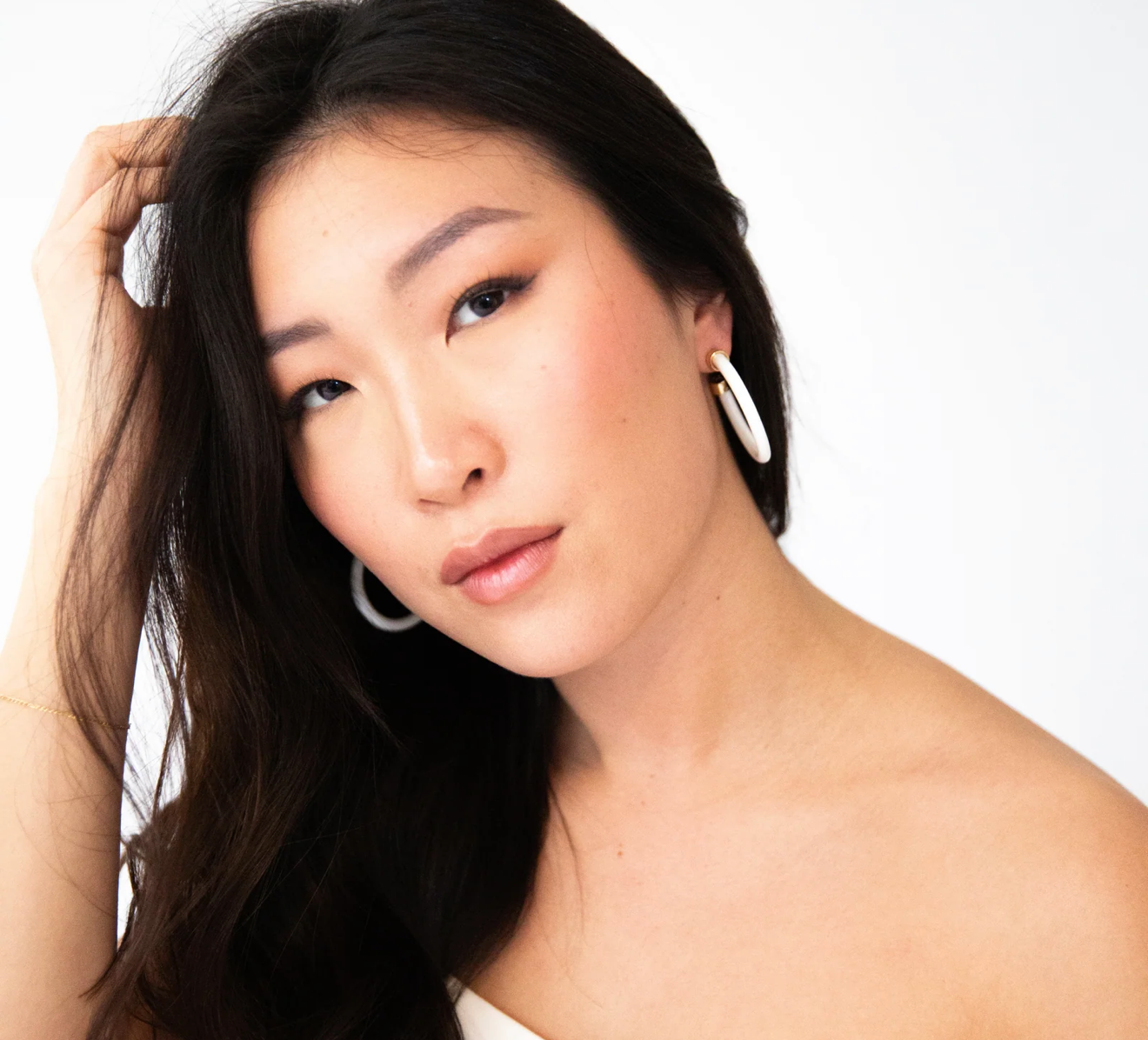Hoo Hoops Midi Hoop Earrings - White